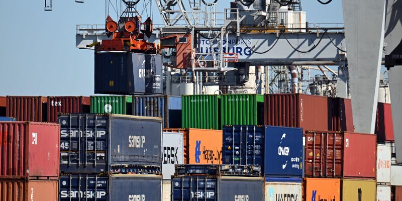 Bei einem «Zollkrieg» würde es laut Studie die größten Produktionsrückgänge in den Sektoren mit der größten Exportabhängigkeit von den USA geben.  - Foto: Federico Gambarini/dpa