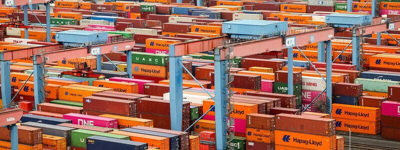 Die deutsche Wirtschaft ist im ersten Quartal stärker gewachsen als erwartet, aber der Zollstreit trübt die Aussichten für den Export. (Archivbild) - Foto: Christian Charisius/dpa