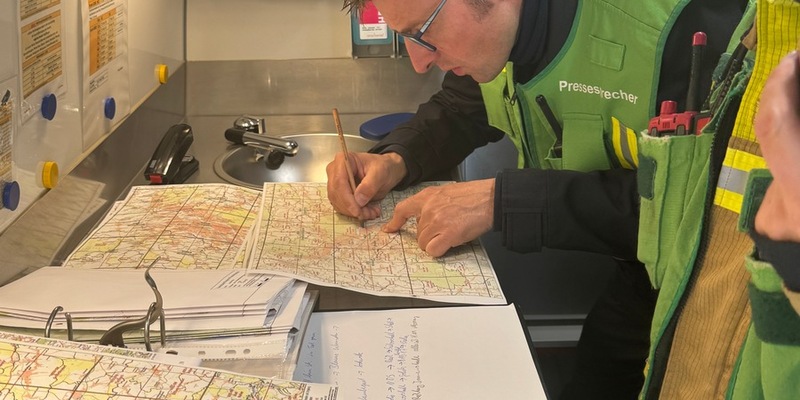 FW Dresden: Lageupdate 10:30 Uhr: Brand in Recyclingunternehmen - Foto: presseportal.de