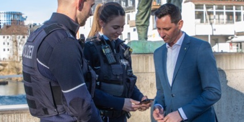 POL-SI: Positives Fazit nach vier Wochen Strategischer Fahndung - Weitere Kontrollaktion mit Bereitschaftspolizei #polsiwi - Foto: presseportal.de