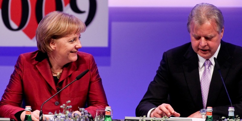 Bucherfolg: Merkel erhält Gold Award von Media Control - Klöckner hält Laudatio - Foto: presseportal.de