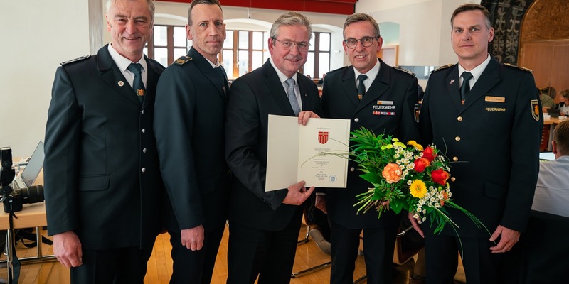 FW Paderborn: Stellvertretender Leiter der Freiwilligen Feuerwehr Paderborn für weitere Amtszeit ernannt - Foto: presseportal.de