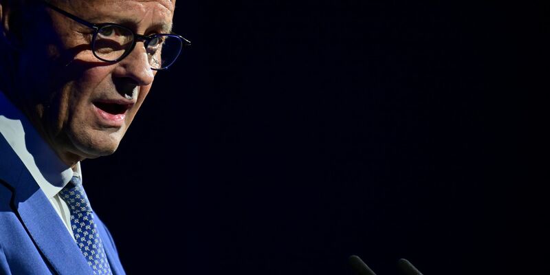 Hat Bundeskanzler Merz weniger Vertrauen in Frauen? «Davon gehe ich nicht aus», sagt sein Sprecher. (Archivbild) - Foto: Sebastian Christoph Gollnow/dpa