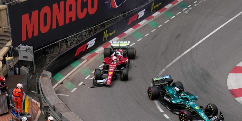 Nach diesem Unfall mit Leclerc (l) und Stroll kommt es zur Unterbrechung. - Foto: Manu Fernandez/AP/dpa
