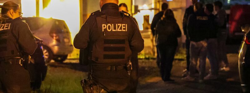SEK im Einsatz. - Foto: Gianni Gattus/dpa