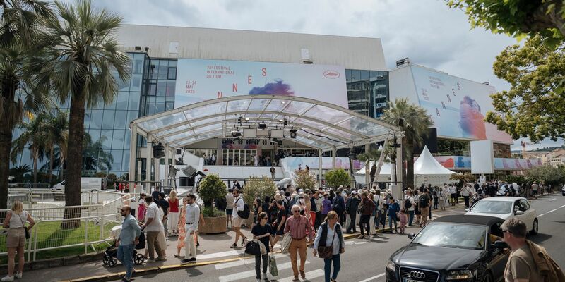 Die Stadt Cannes und die umliegenden Gebiete sind derzeit von einem Stromausfall betroffen. (Archivbild) - Foto: Lewis Joly/AP/dpa