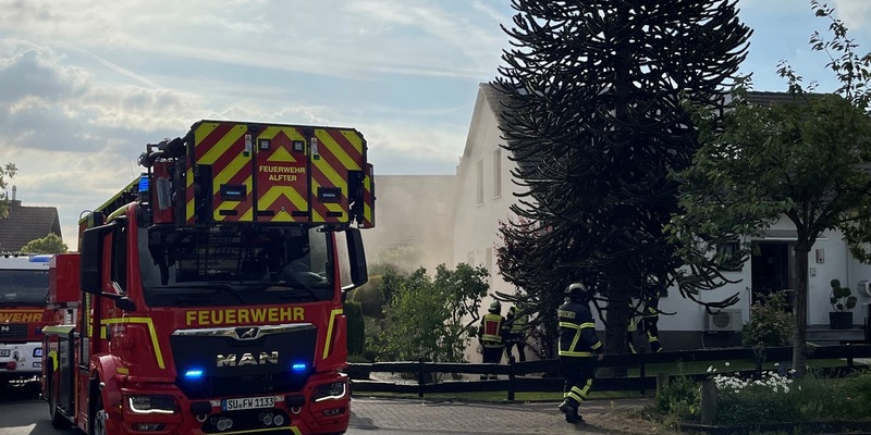 FW Alfter: Kellerbrand in Alfter-Witterschlick - eine Person verletzt - Foto: presseportal.de