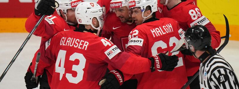 Die Schweiz siegte souverän gegen Überraschungs-Team Dänemark und träumt vom ersten WM-Titel. - Foto: Petr David Josek/AP/dpa