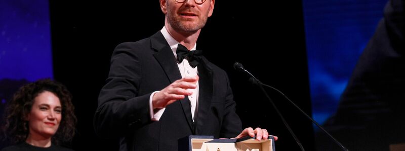 Cate Blanchett, Jafar Panahi und Juliette Binoche auf der Bühne. - Foto: Joel C Ryan/Invision/AP/dpa