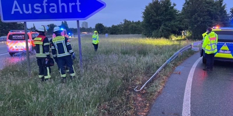 POL-WI: Hyundai überschlägt sich auf der A 671 bei Hochheim - Fahrer leicht verletzt - Foto: presseportal.de