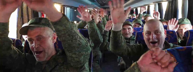 Russland hat ebenfalls von der Ukraine 307 Kriegsgefangene zurückerhalten. - Foto: Uncredited/Rusian Defense Ministry Press Service/AP/dpa