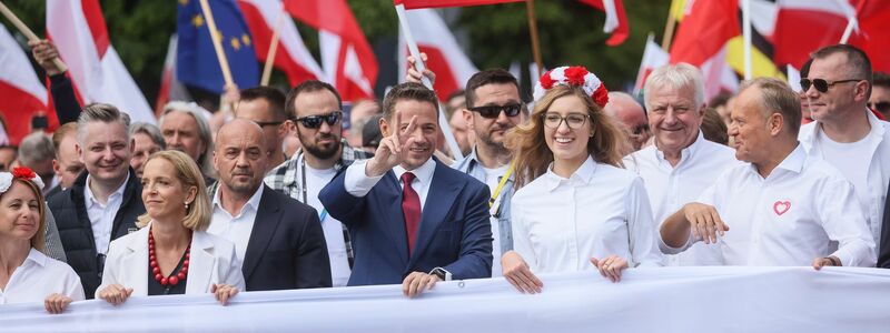 Der proeuropäische polnische Präsidentschaftskandidat Rafal Trzaskowski beim «Großen Marsch der Patrioten» in Warschau. (Foto aktuell) - Foto: Leszek Szymanski/PAP/dpa