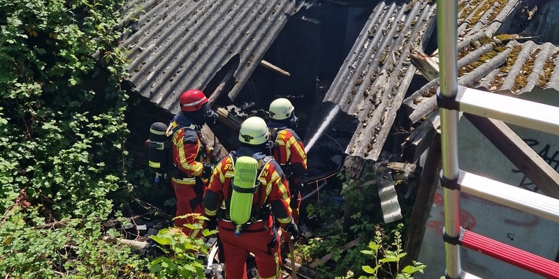 FW Düren: Brand in alter Gärtnerei - Foto: presseportal.de