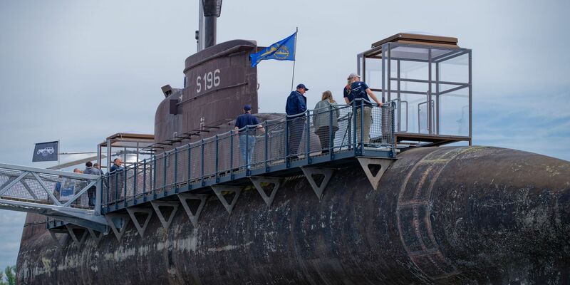 Die Reise von U17 von Kiel nach Sinsheim hatten Tausende Menschen entlang der Strecke verfolgt. - Foto: Uwe Anspach/dpa