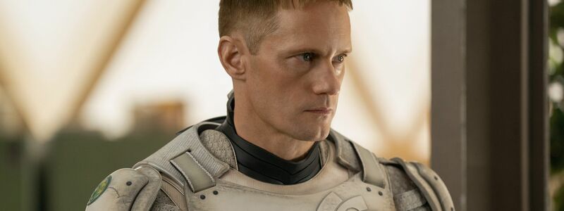 Alexander Skarsgard als Murderbot. - Foto: Steve Wilkie/Apple TV/dpa