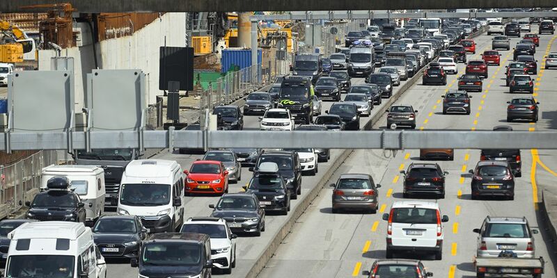 Pendler brauchen gute Nerven. (Symbolbild) - Foto: Gregor Fischer/dpa