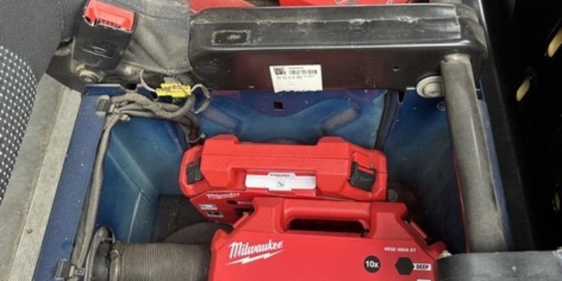 BPOL-FL: Bundespolizisten stellen Werkzeuge unter Sitzbank sicher - Foto: presseportal.de