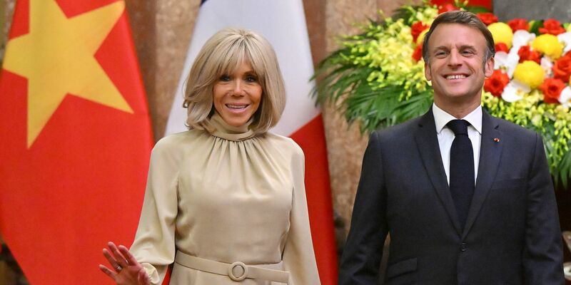 Ein Mitreisender im Präsidentenflieger spricht von einer harmlosen Geste. (Archivbild) - Foto: Nhac Nguyen/AFP Pool via AP/dpa