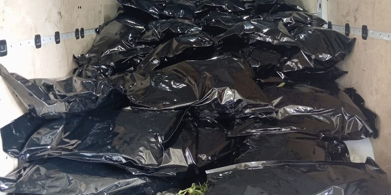 POL-MS: Dülmen, A43, Karthaus/Polizei stoppt Kleintransporter voller Cannabis - Fahrer festgenommen - Foto: presseportal.de