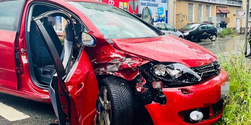 POL-DU: Wedau: Schwerer Verkehrsunfall - Mehrere Verletzte - Foto: presseportal.de
