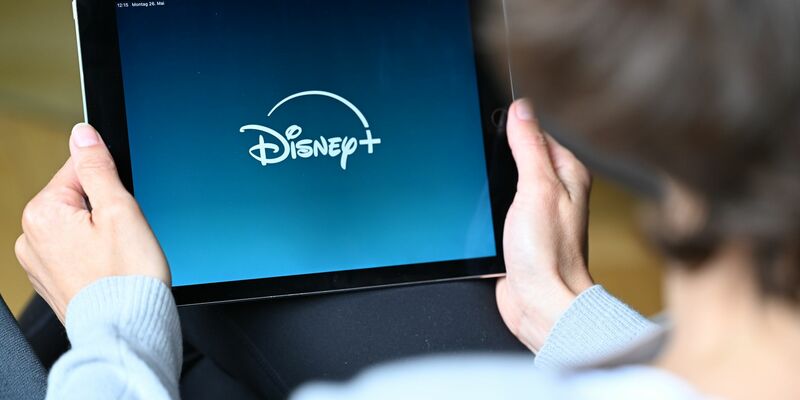 Das Logo von Disney+ beim Start der Anwendung. Das Unternehmen hat Abonnenten stärker zu Kasse gebeten - in einer Art und Weise, die wohl unrechtmäßig war. - Foto: Wolf von Dewitz/dpa