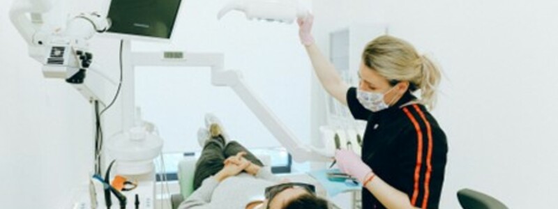 Sollte der Höchstbetrag für Vorsorgeaufwendungen noch nicht erreicht sein, so können auch weitere Versicherungen von der Steuer abgesetzt werden - wie etwa die Zahnzusatzversicherung - Foto: @Anna Shvets / pexels.com