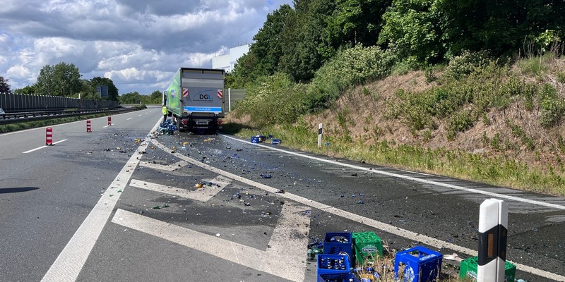 POL-OL: +++Getränkelaster verliert Ladung in der Anschlussstelle Westerstede+++ - Foto: presseportal.de