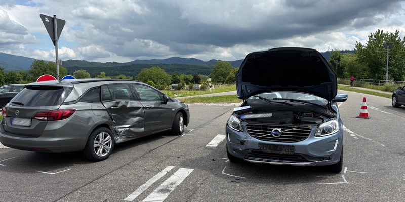 FW Gundelfingen: Verkehrsunfall bei Gundelfingen - Mehrere Verletzte - Foto: presseportal.de