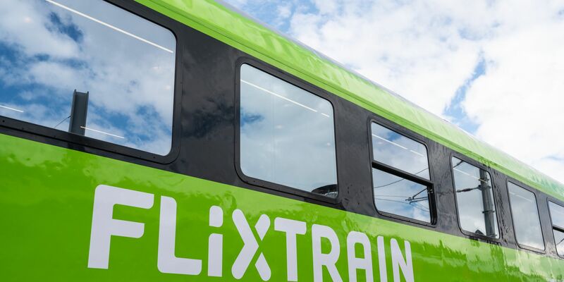Seit 2017 ist Flixtrain einer der wenigen Konkurrenten der Deutschen Bahn im Fernverkehr. (Archivbild) - Foto: Marius Becker/dpa