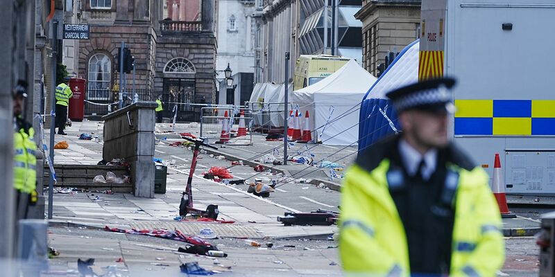 Bürgermeister Steve Rotheram sprach am Morgen von mehreren Menschen in kritischem Zustand. - Foto: Peter Byrne/PA Wire/dpa