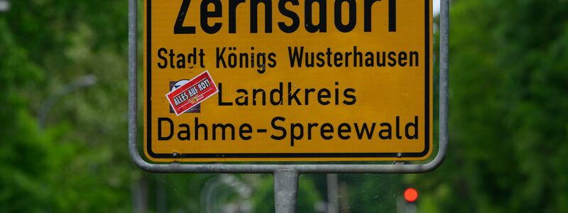 Der Einsatz fand im Stadtteil Zernsdorf statt. - Foto: Patrick Pleul/dpa