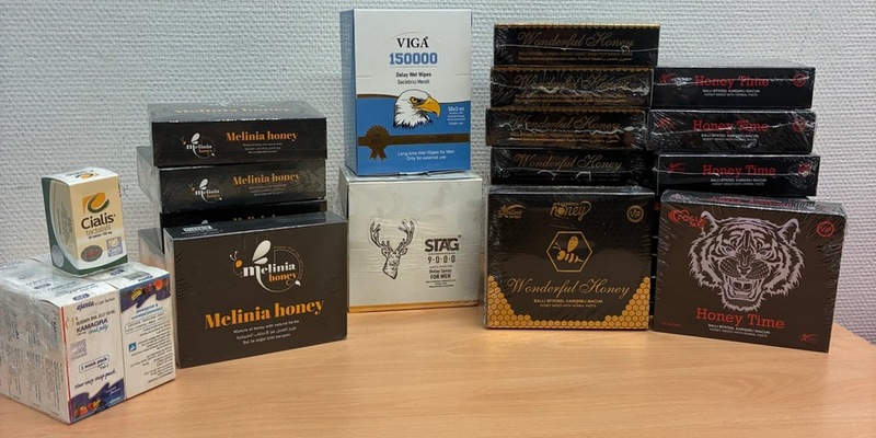 HZA-D: Zoll Düsseldorf findet erhebliche Menge an verschiedensten Potenzmittel bei Reisendem - Foto: presseportal.de