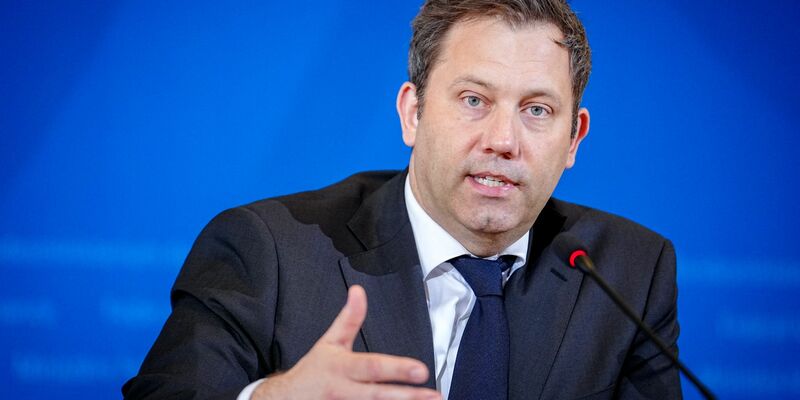 Klingbeil will Investitionen stark erhöhen. (Archivbild) - Foto: Kay Nietfeld/dpa