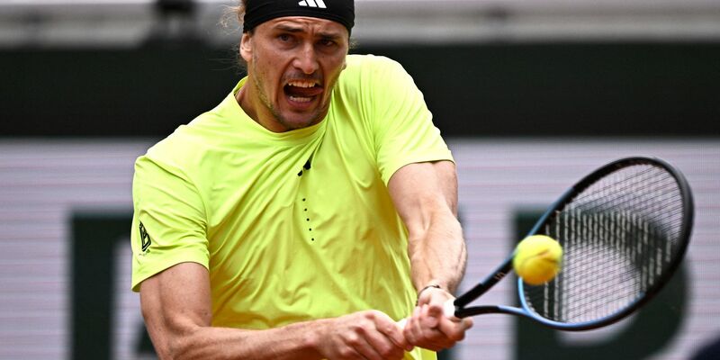 Daniel Altmaier steht bei den French Open im Achtelfinale. - Foto: Julien De Rosa/AFP/dpa