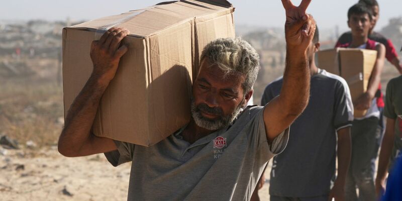 Viele Menschen in dem Küstengebiet sind völlig ausgemergelt. - Foto: Abdel Kareem Hana/AP/dpa