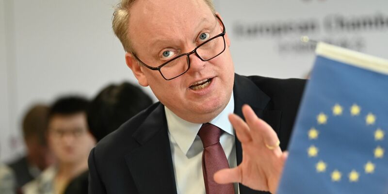 EU-Handelskammerpräsident Eskelund kritisierte den Antragsprozess den Export seltener Erden. (Archivbild) - Foto: Johannes Neudecker/dpa