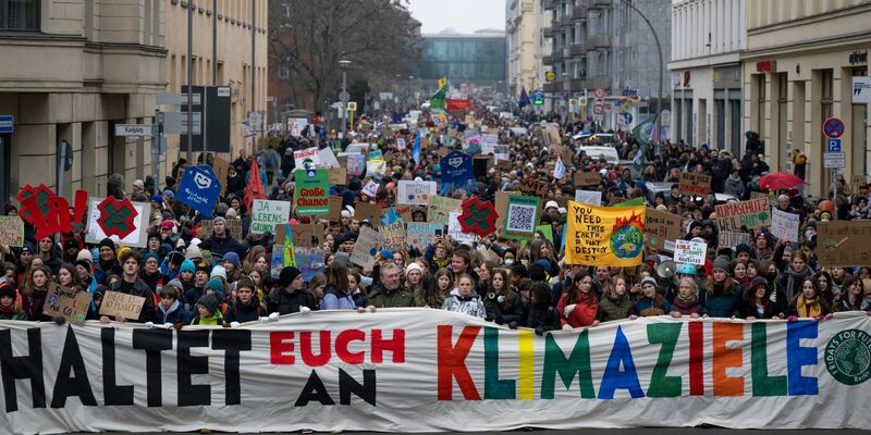 Laut EU-Klimagesetz muss die Staatengemeinschaft neben bestehenden Zielen für 2030 und 2050 auch festlegen, um wie viel Prozent die Treibhausgase bis 2040 reduziert werden. (Archivfoto) - Foto: Monika Skolimowska/dpa