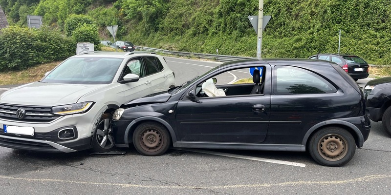 POL-GM: Unfall im Einmündungsbereich - Foto: presseportal.de