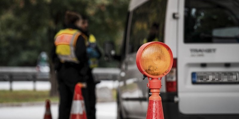 Bundespolizeidirektion München: Inder mit vier gefälschten Führerscheinen unterwegs/ Bundespolizei verhängt vierjährige Wiedereinreisesperre - Foto: presseportal.de