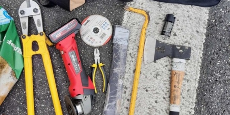 BPOL-FL: Autofahrer unter Drogeneinfluss und ohne Führerschein aber mit Machete kontrolliert - Foto: presseportal.de