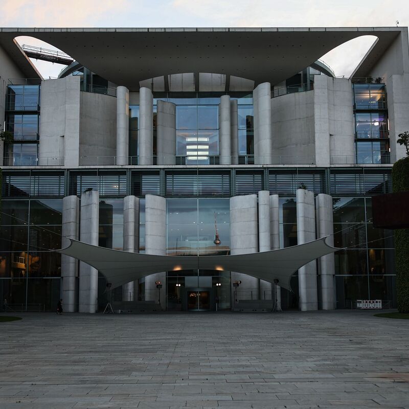 Im Bundeskanzleramt wird am Abend noch beraten. (Archivbild) - Foto: Hannes P. Albert/dpa