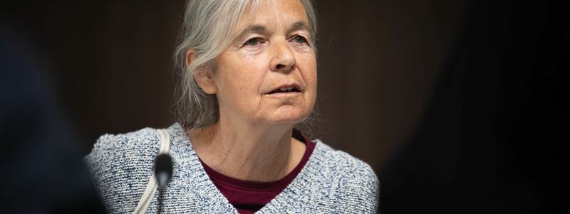 Die Verhandlung gegen die ehemalige RAF-Terroristin Daniela Klette ist im neuen Sitzungssaal in einer umgebauten Reithalle fortgesetzt worden. - Foto: Sina Schuldt/dpa POOL/dpa