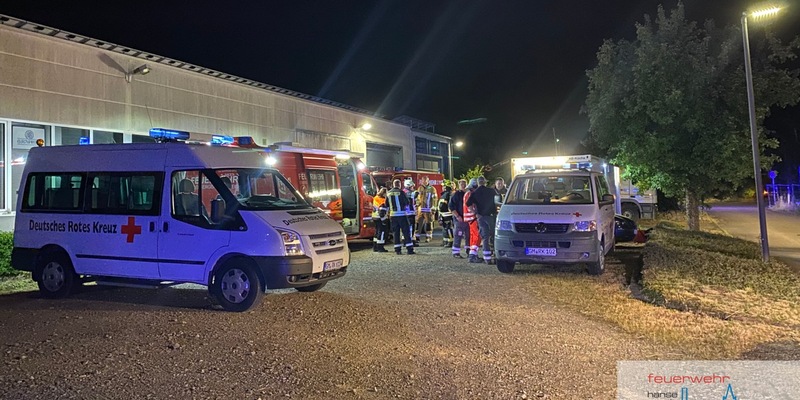 FW Wipperfürth: B4G | Lagerhallenbrand - Foto: presseportal.de