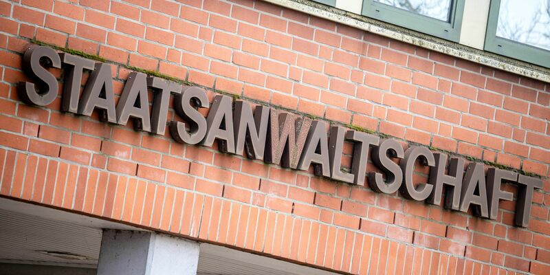 Bei der Staatsanwaltschaft Verden wird wegen möglicher jahrelanger Vergewaltigung einer Frau ermittelt. (Archivbild) - Foto: Sina Schuldt/dpa