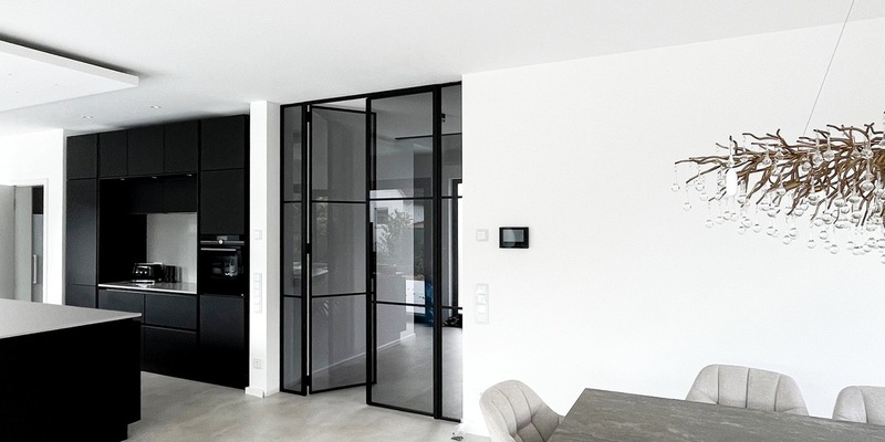 Die Kunst der Raumteilung: Wie Lofttüren moderne Wohnkonzepte revolutionieren - Foto: presseportal.de