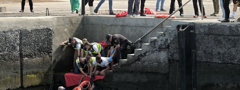 An Bord des Bootes waren viele Frauen und Kinder. - Foto: Europa Press Canarias/EUROPA PRESS/dpa