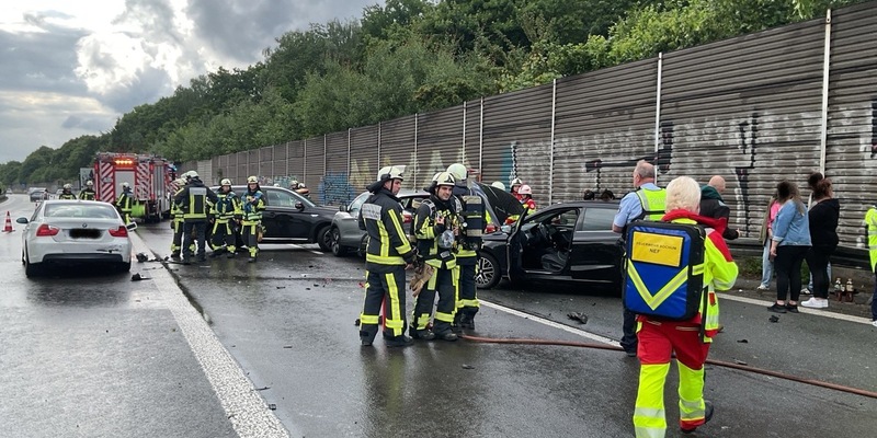 FW-BO: Verkehrsunfall auf A448 mit mehreren Pkw - Foto: presseportal.de