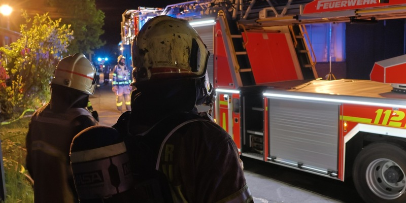 FW-SE: Dachstuhlbrand eines Einfamilienhauses in Ellerau - Foto: presseportal.de