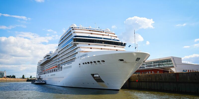 Das Kreuzfahrtschiff «MSC Magnifica», von dem die Frau verschwand. - Foto: Christian Charisius/dpa