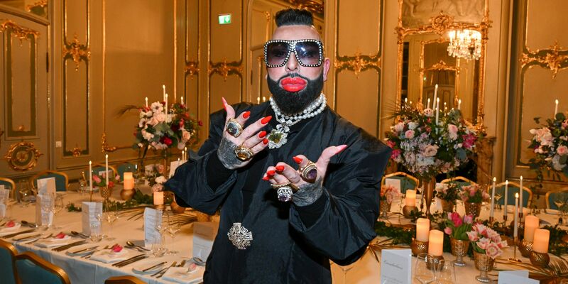 Harald Glööckler ist als schillernder Modemacher bekannt. (Archivbild) - Foto: Jens Kalaene/dpa